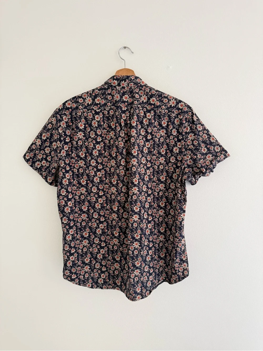 J. Crew Classic Fit Navy Daisy Floral Button Down Large